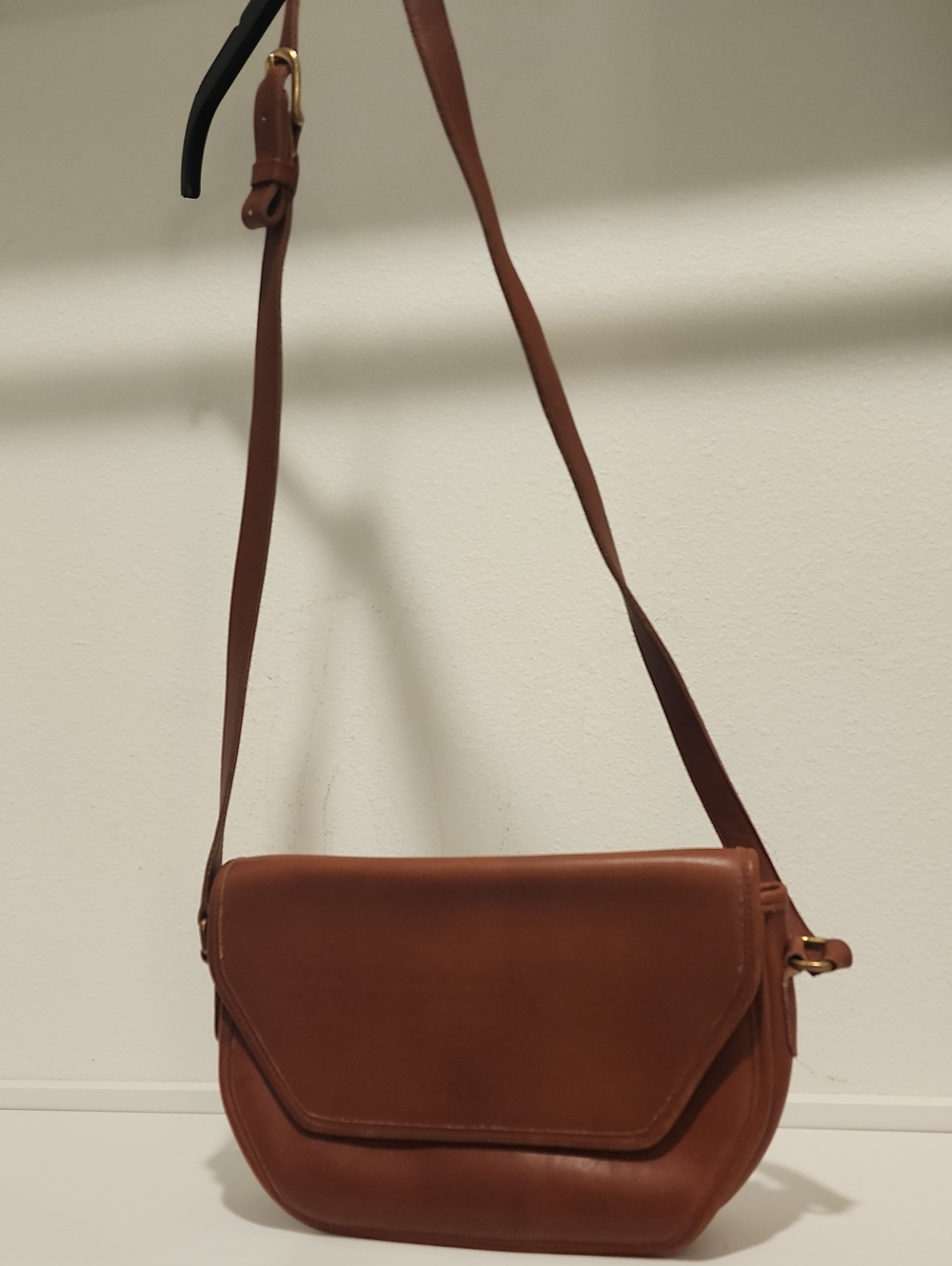 Vintage Coach Vista Style #9947 British Tan Leather Bag. RARE